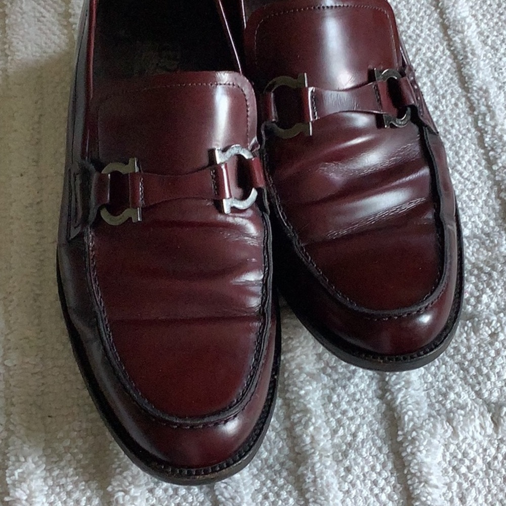 SALVATORE FERRAGAMO - Cherry Shell Cordovan GANCINI Bit Loafer - 8.5 D